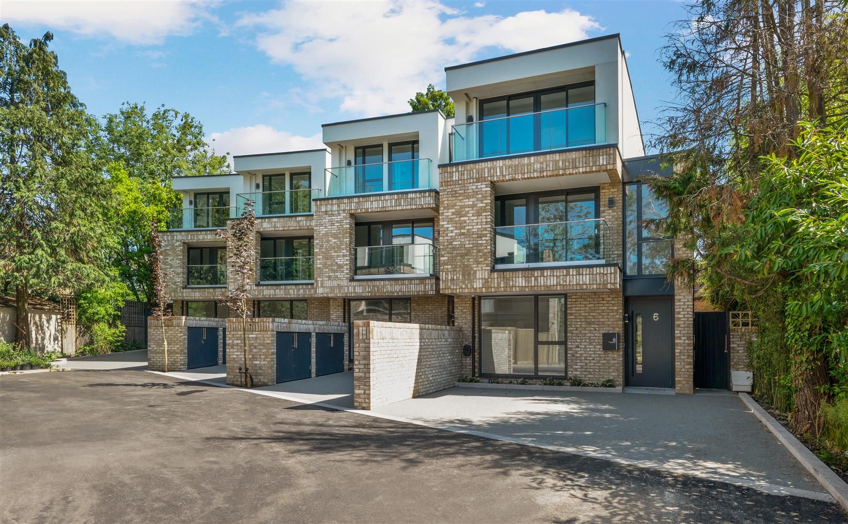 House Orchard Grove in Greater London