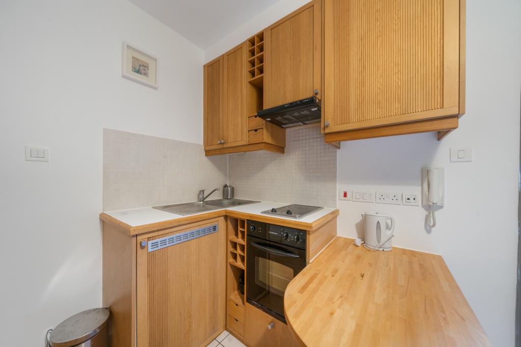 Flat Fairholme Road in Greater London