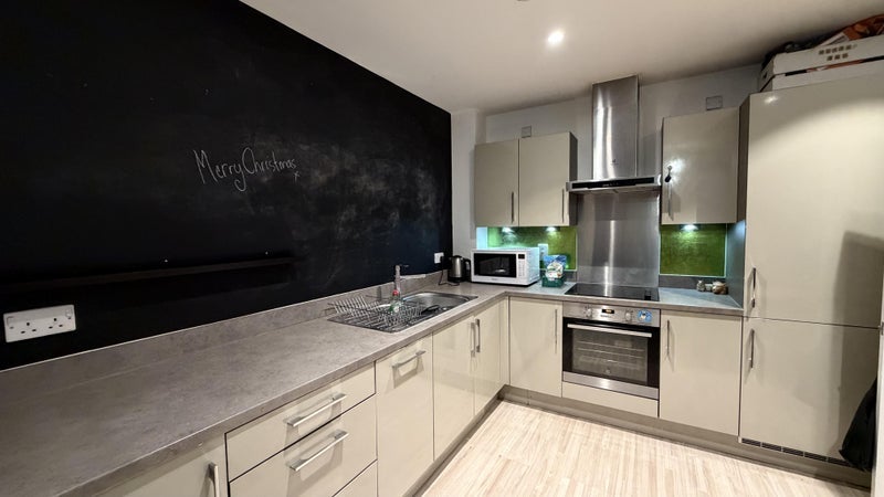 Flat Hardwicks Square in Greater London