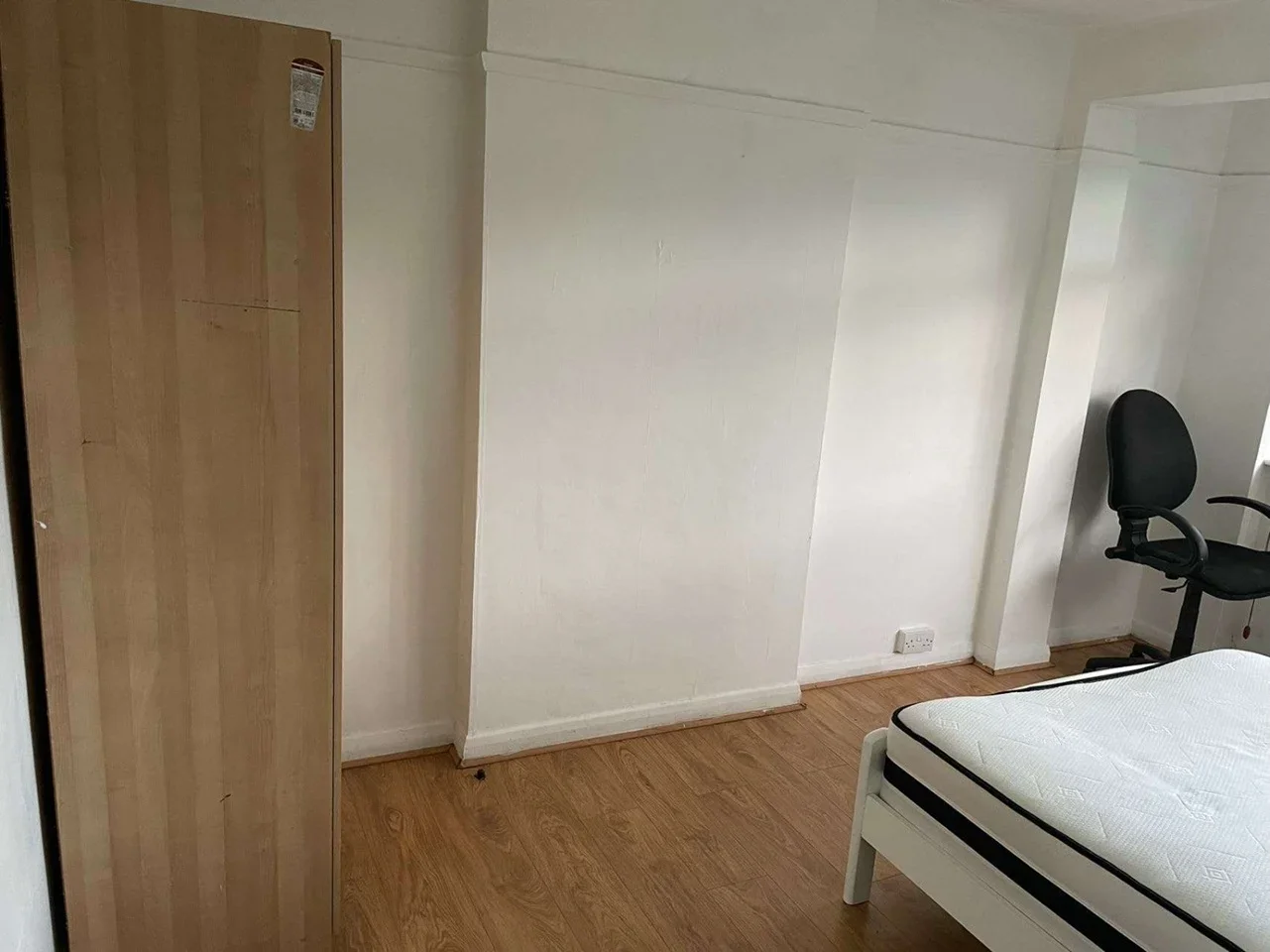 Room Spencer Road in Greater London