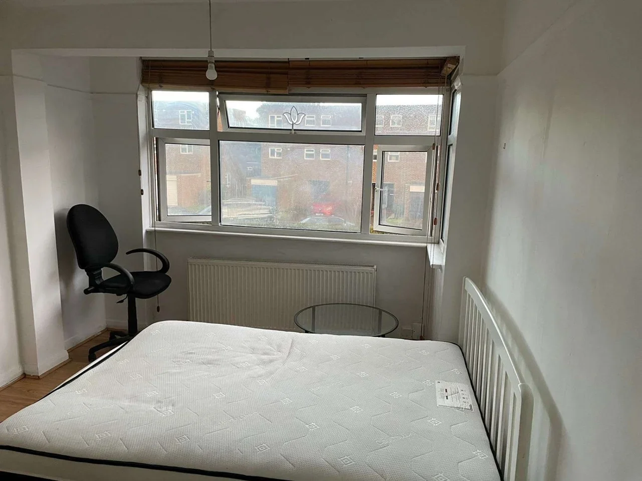 Room Spencer Road in Greater London