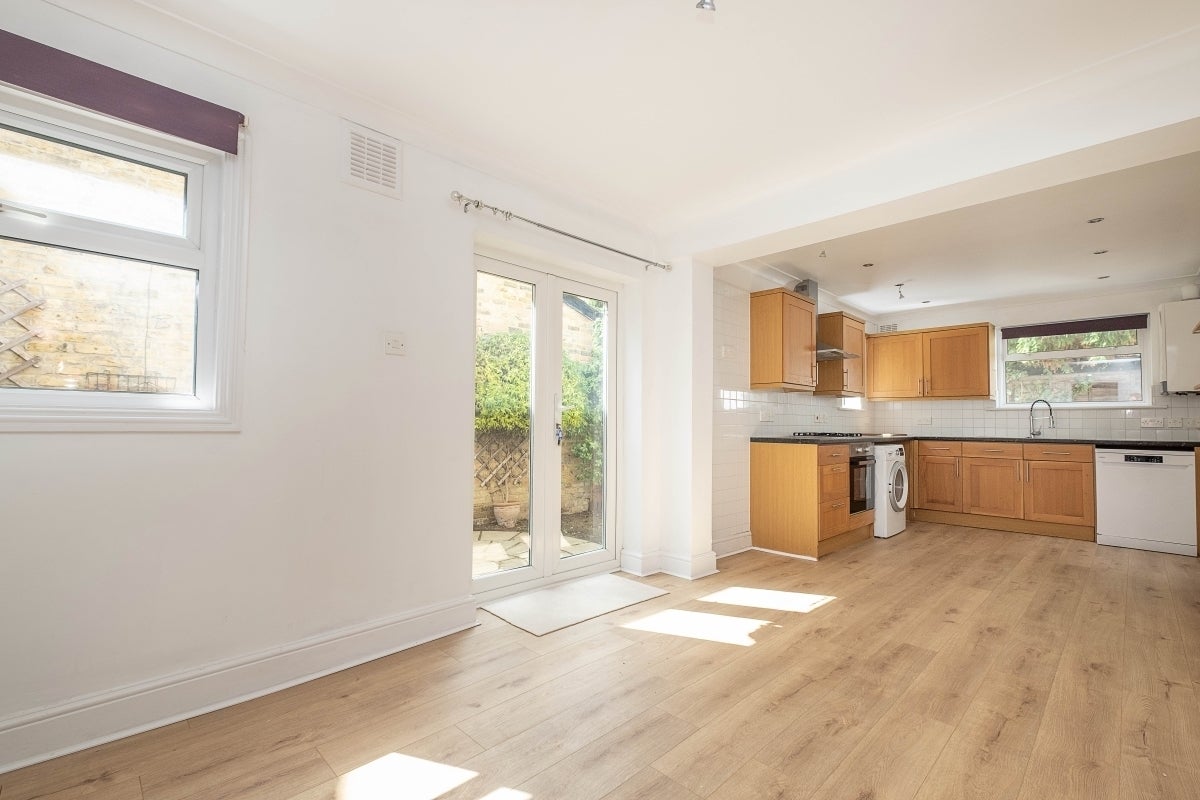 House Caversham Road in Greater London