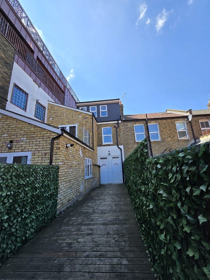 Flat Cranbrook Road in Greater London