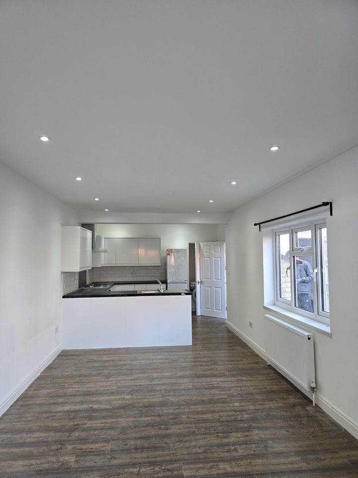 Flat Cranbrook Road in Greater London