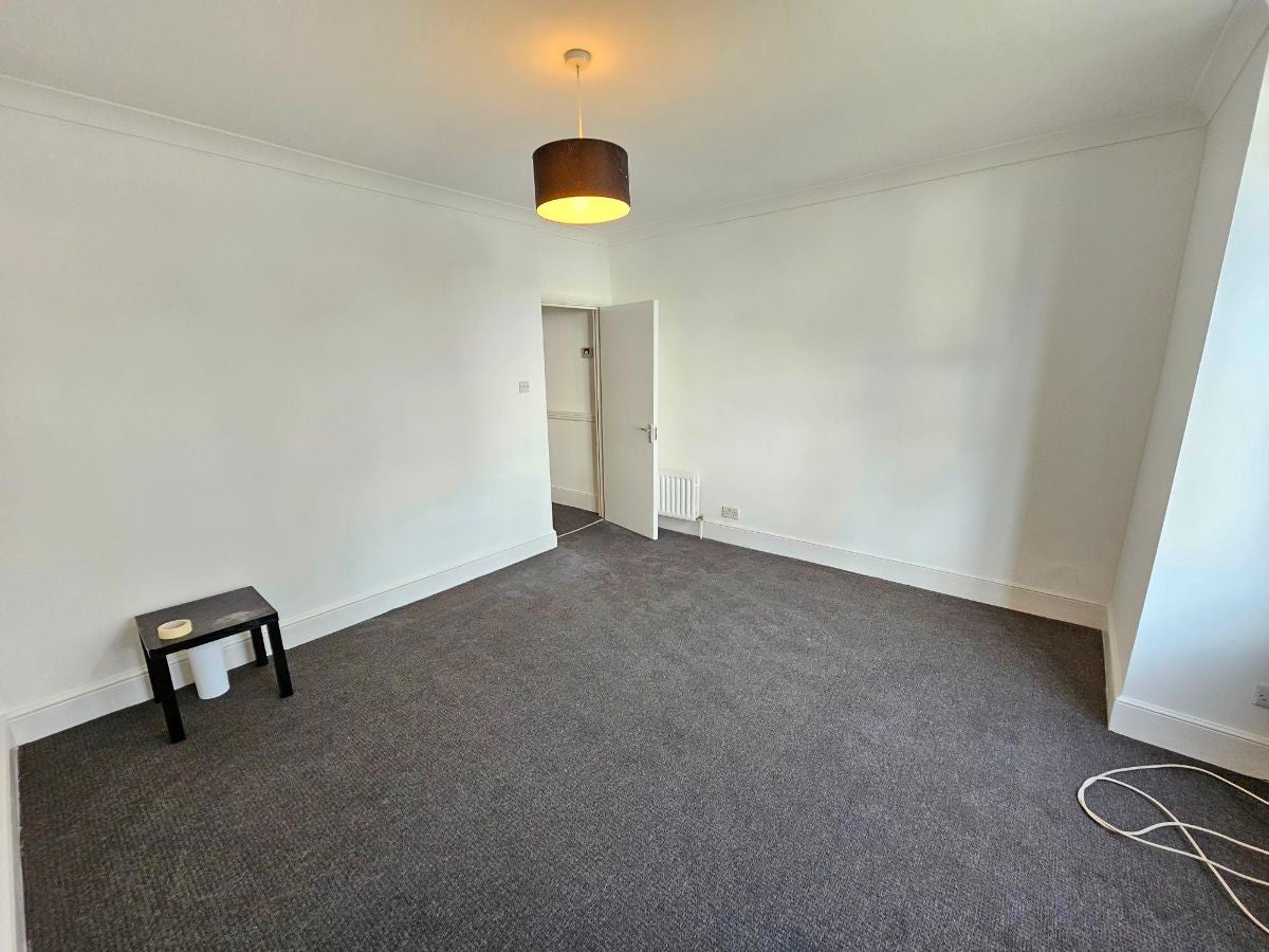 Flat Stanthorpe Road in Greater London