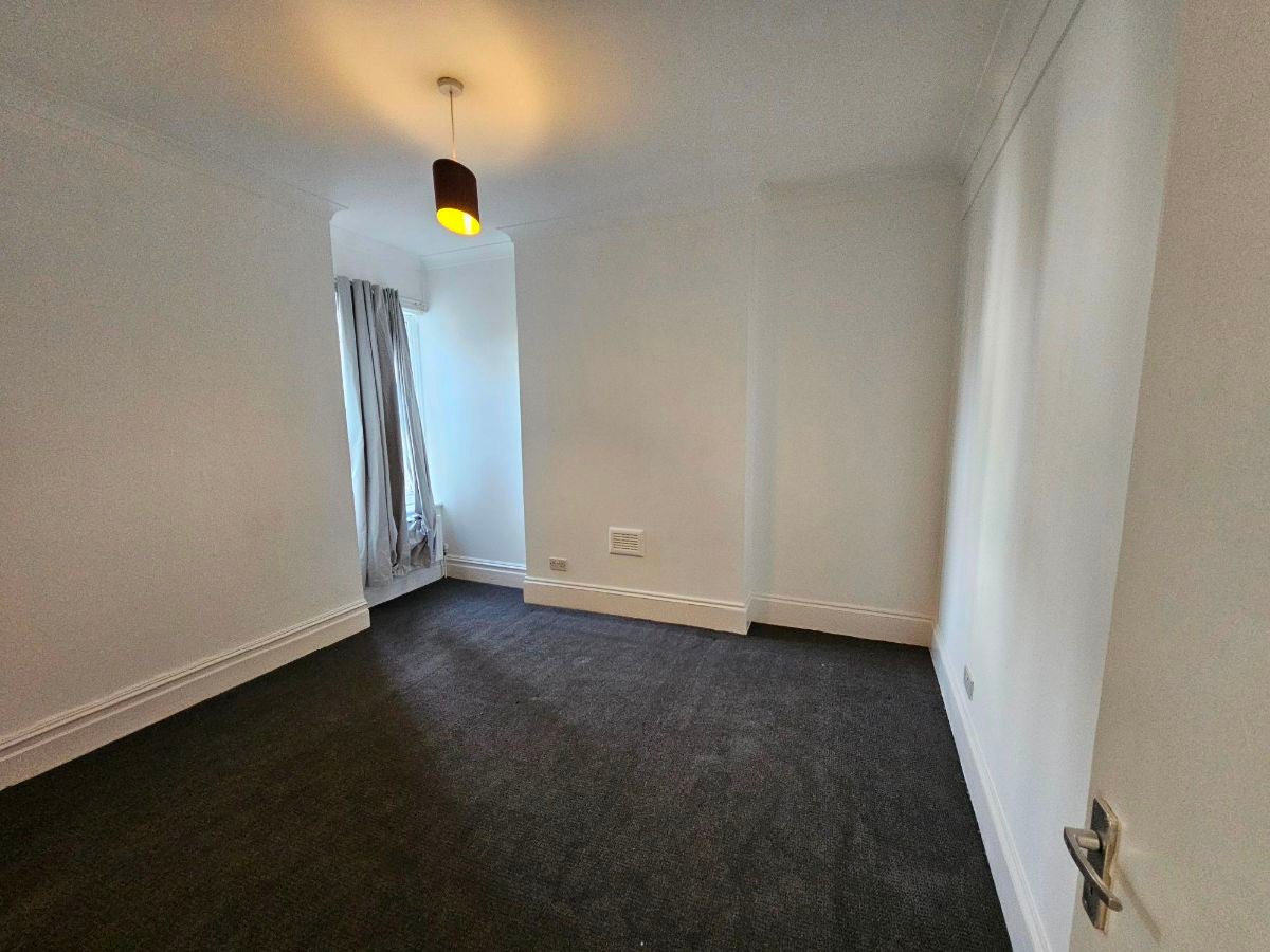 Flat Stanthorpe Road in Greater London