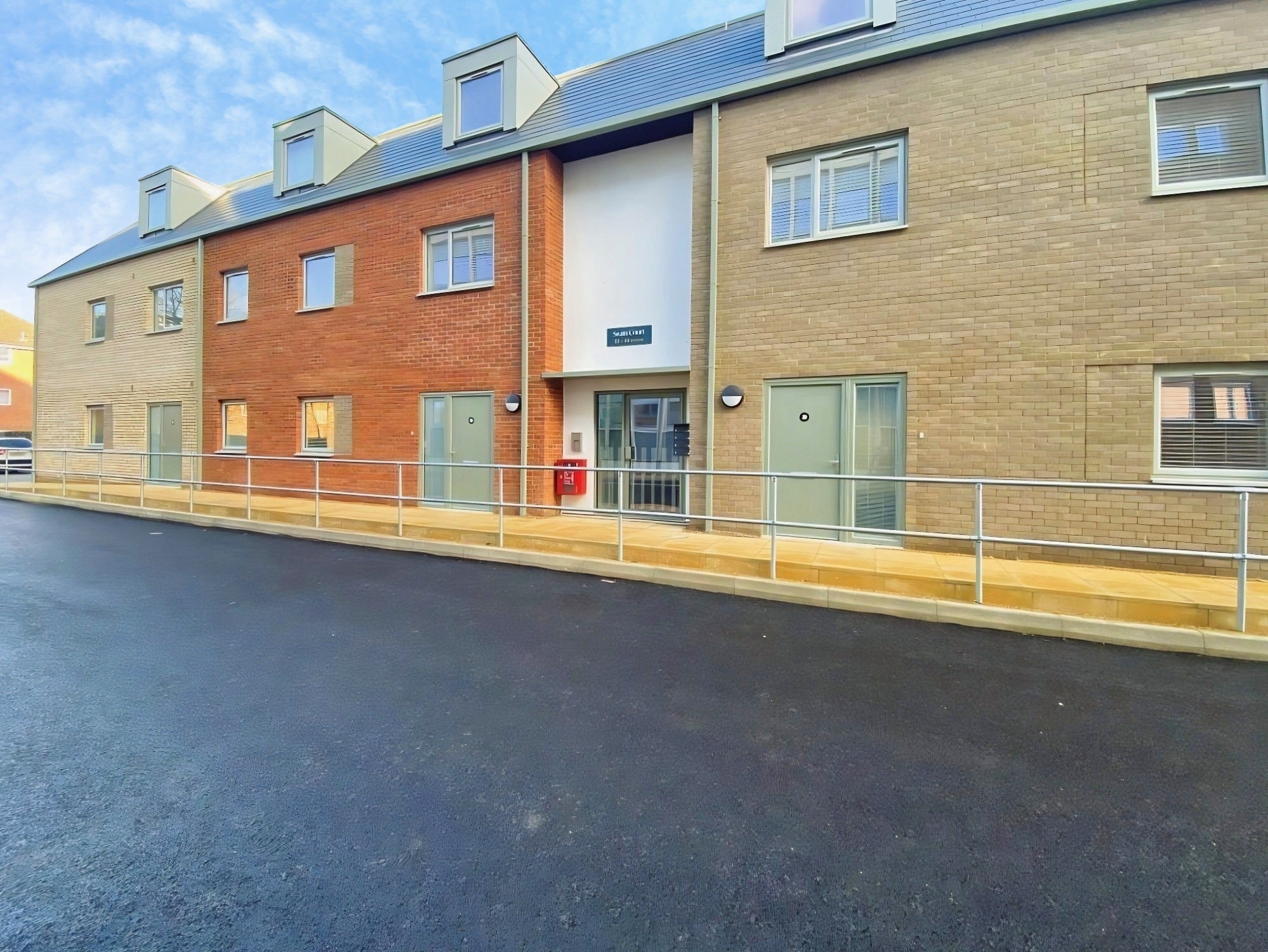 Flat Flamborough Close in Peterborough