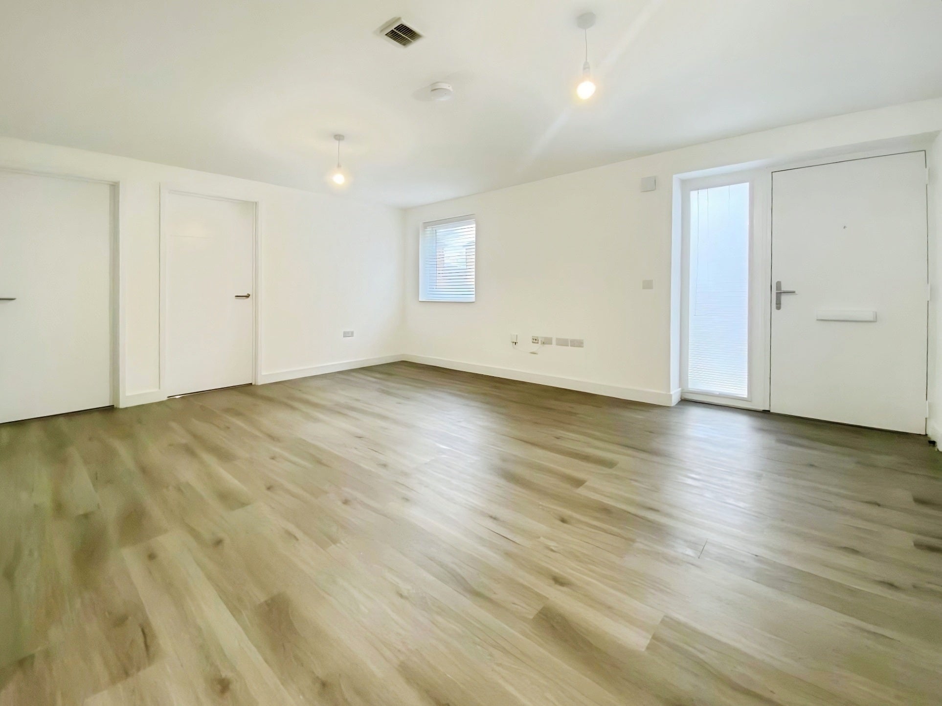 Flat Flamborough Close in Peterborough