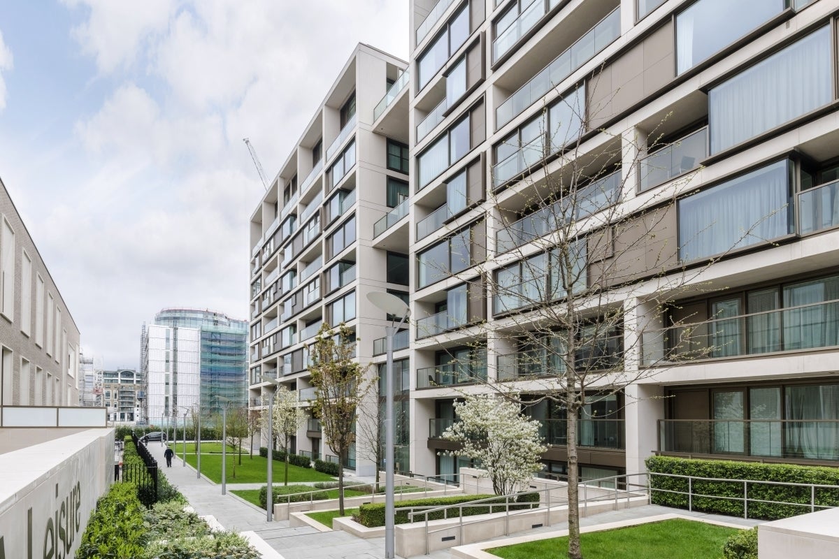 Flat Radnor Terrace in Greater London