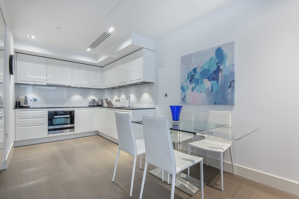 Flat Radnor Terrace in Greater London
