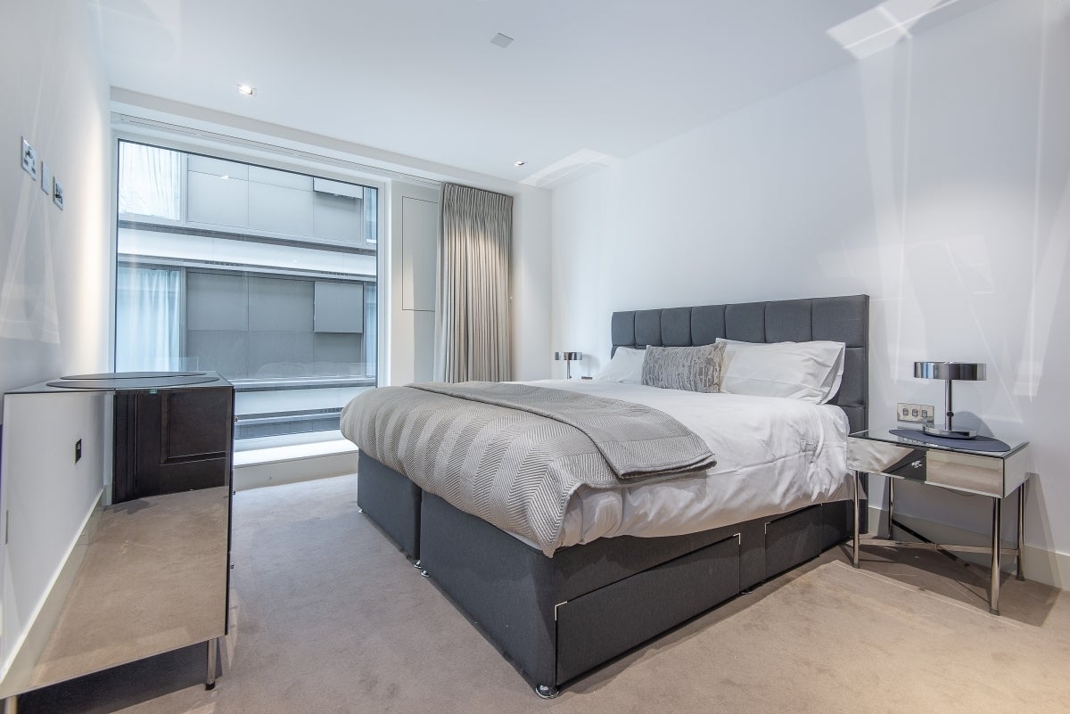 Flat Radnor Terrace in Greater London