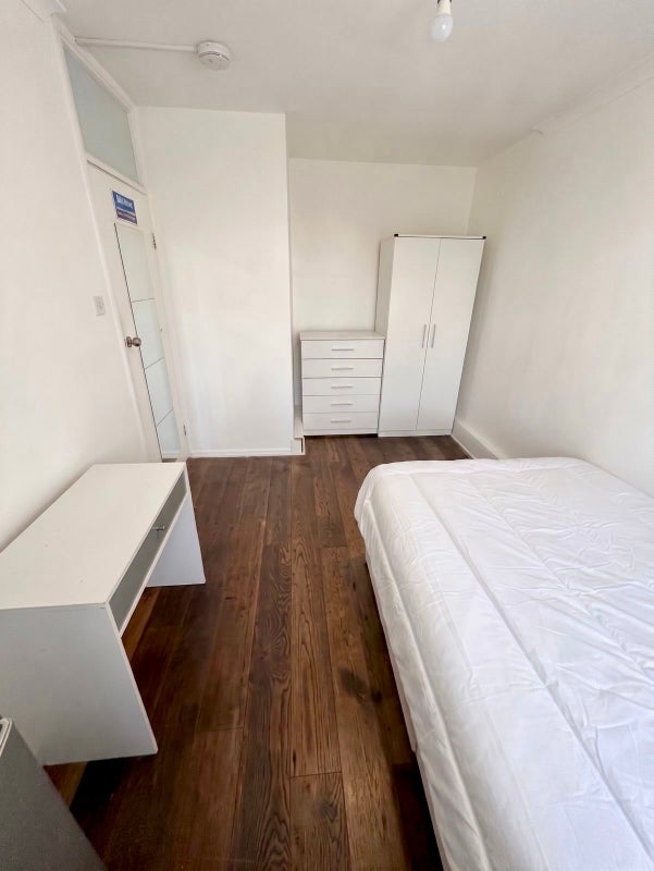 Room Benwick Close in Greater London