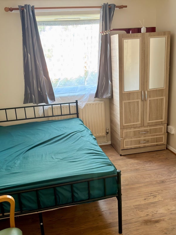 Room Folkestone Road in Greater London