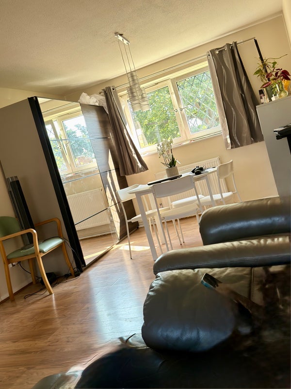 Room Folkestone Road in Greater London