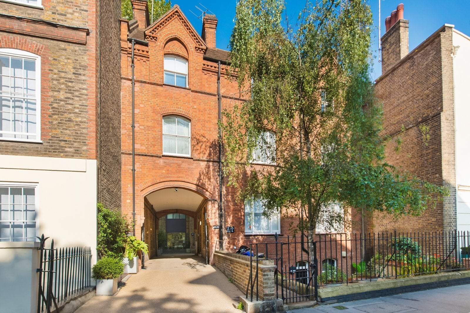 Flat Ebury Street in City of Westminster