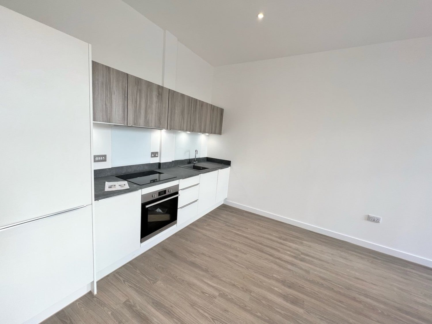 Flat Ashwood Way in Basingstoke and Deane