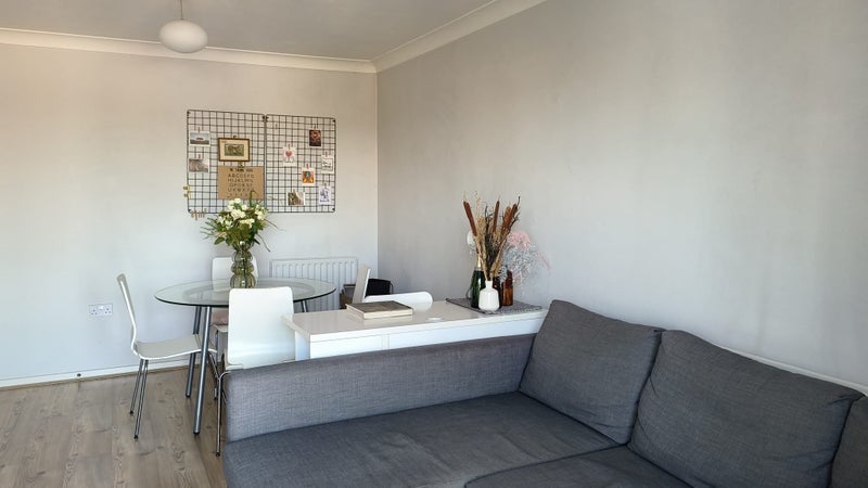 Room Cypress Close in Greater London