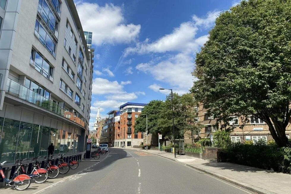 Flat Long Lane in Greater London