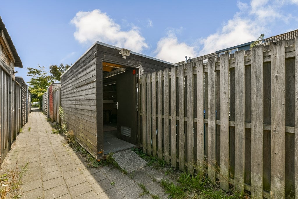 Tussenwoning te huur: Vergeet-mij-Nietjestraat 11, Almere