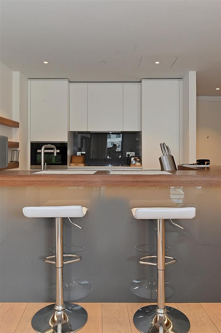 Flat Merchant Square in City of Westminster