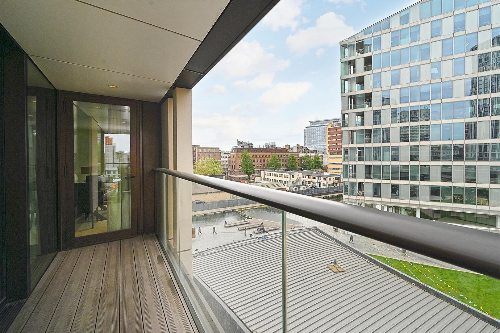 Flat Merchant Square in City of Westminster