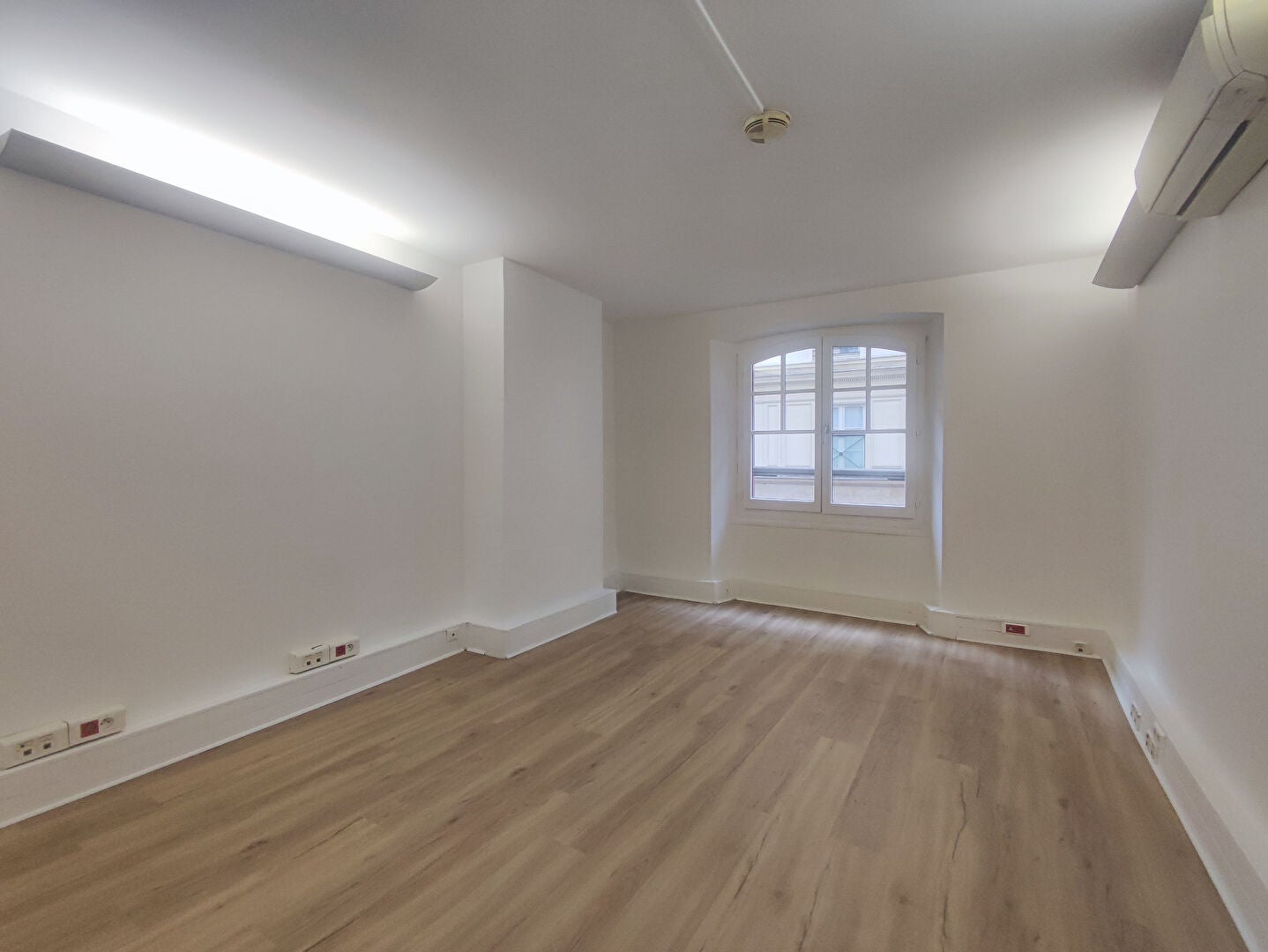 Flat Rue de Choiseul in Paris