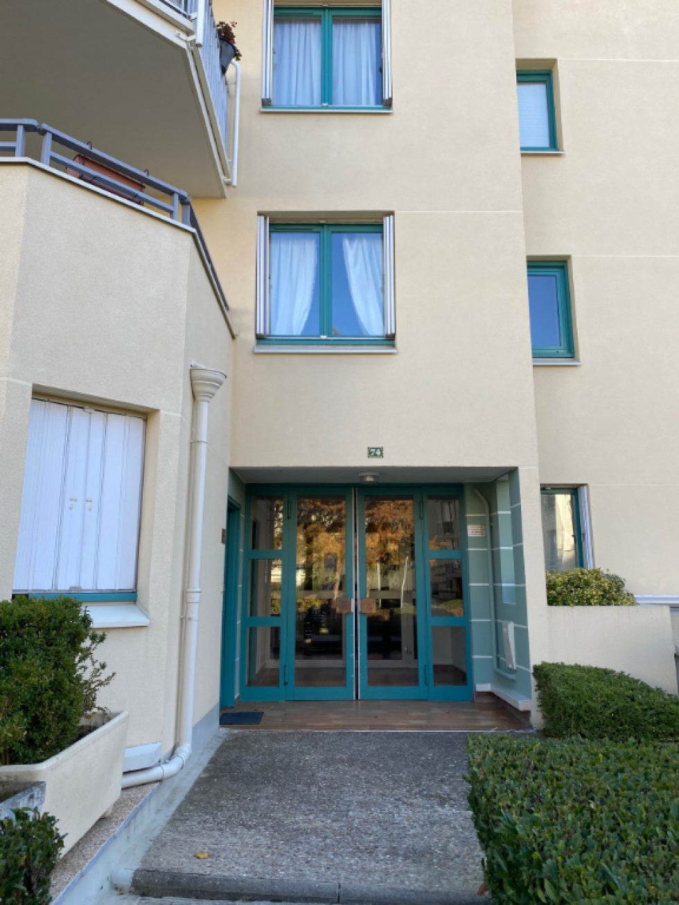 Flat Rue Georges Chapelier in Le Chesnay-Rocquencourt
