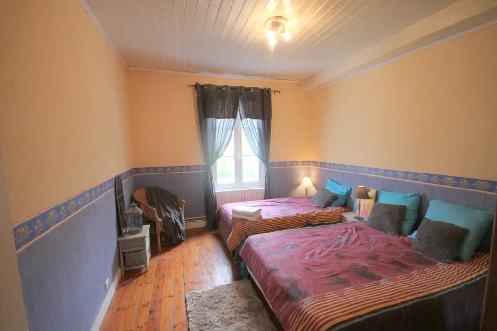 Room Route du Châtaignier in Anlhiac