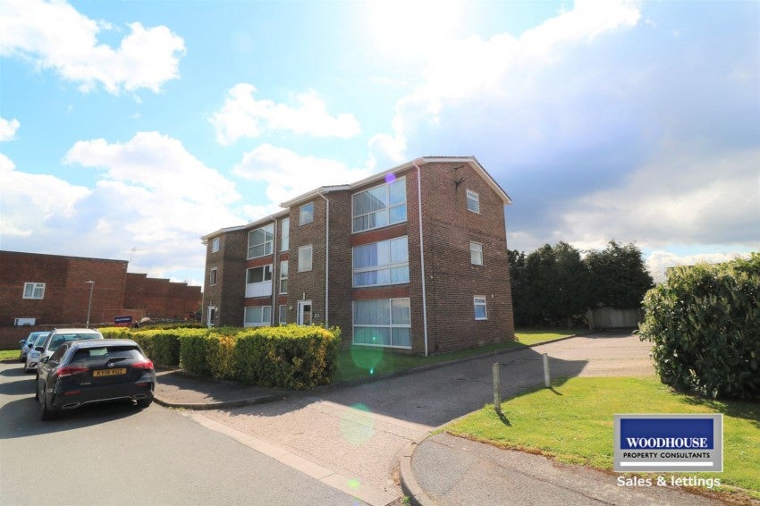 Flat Berners Way in Broxbourne