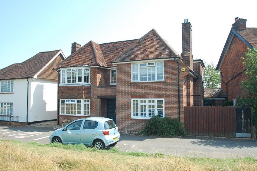Flat Gold Hill East in Chalfont St Peter
