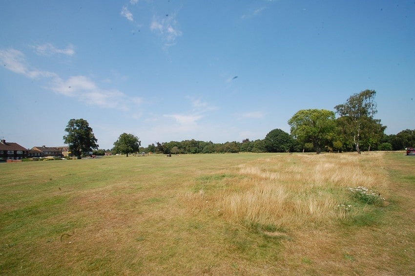 Flat Gold Hill East in Chalfont St Peter