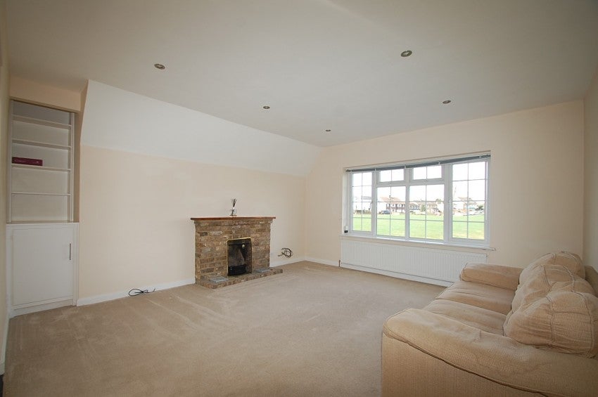 Flat Gold Hill East in Chalfont St Peter
