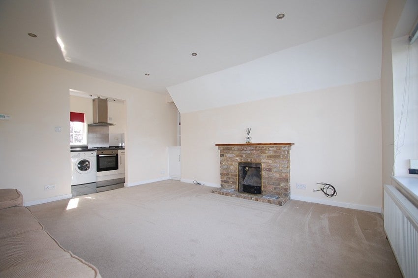 Flat Gold Hill East in Chalfont St Peter
