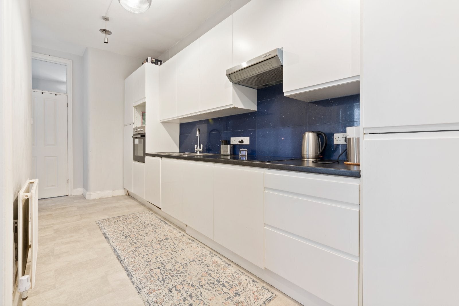 Flat Prince of Wales Drive in Greater London