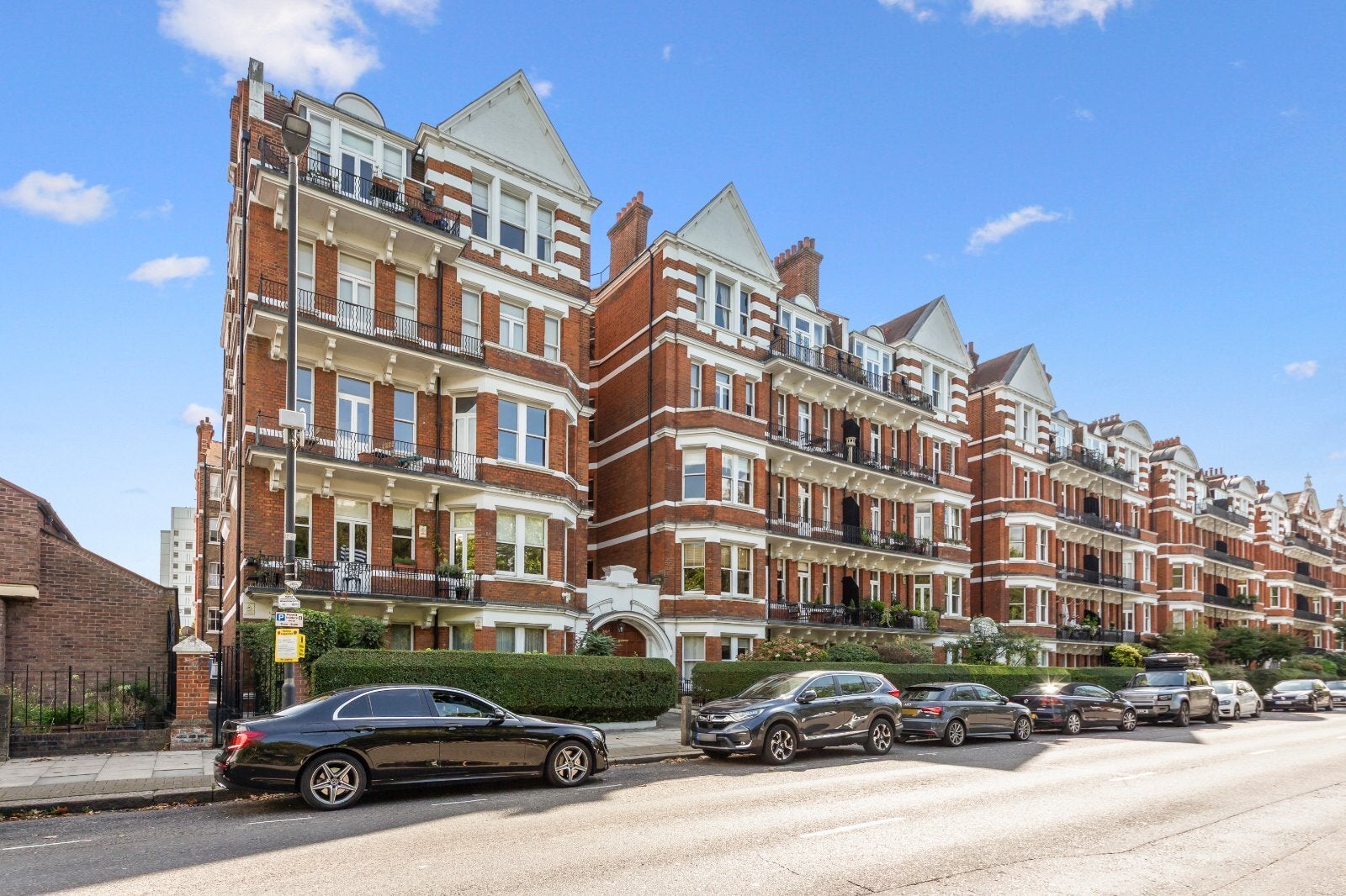 Flat Prince of Wales Drive in Greater London