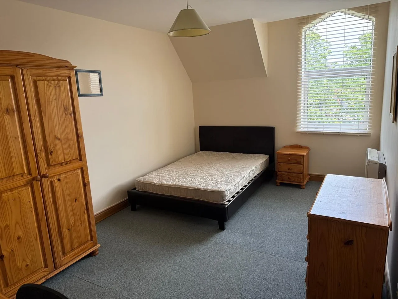 Room Victoria Crescent in Salford