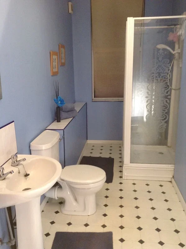 Room Victoria Crescent in Salford