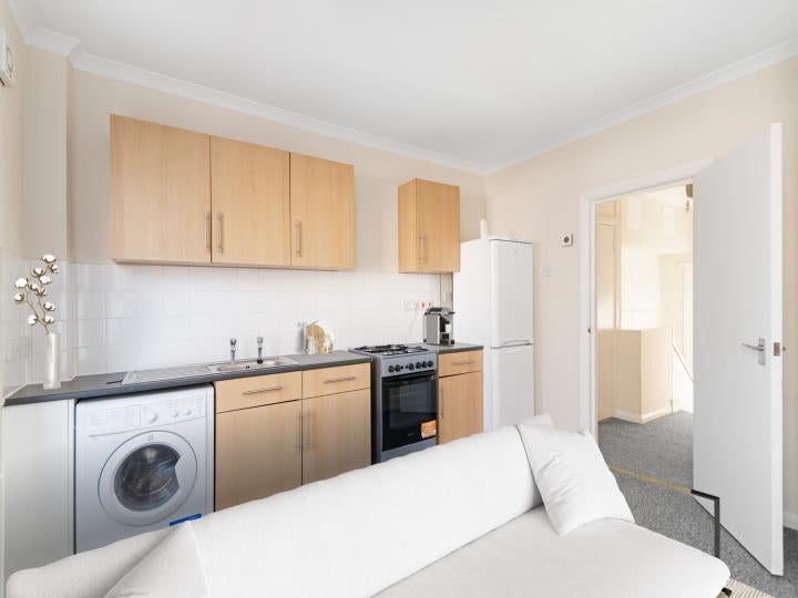 Flat Kingsland Road in Greater London