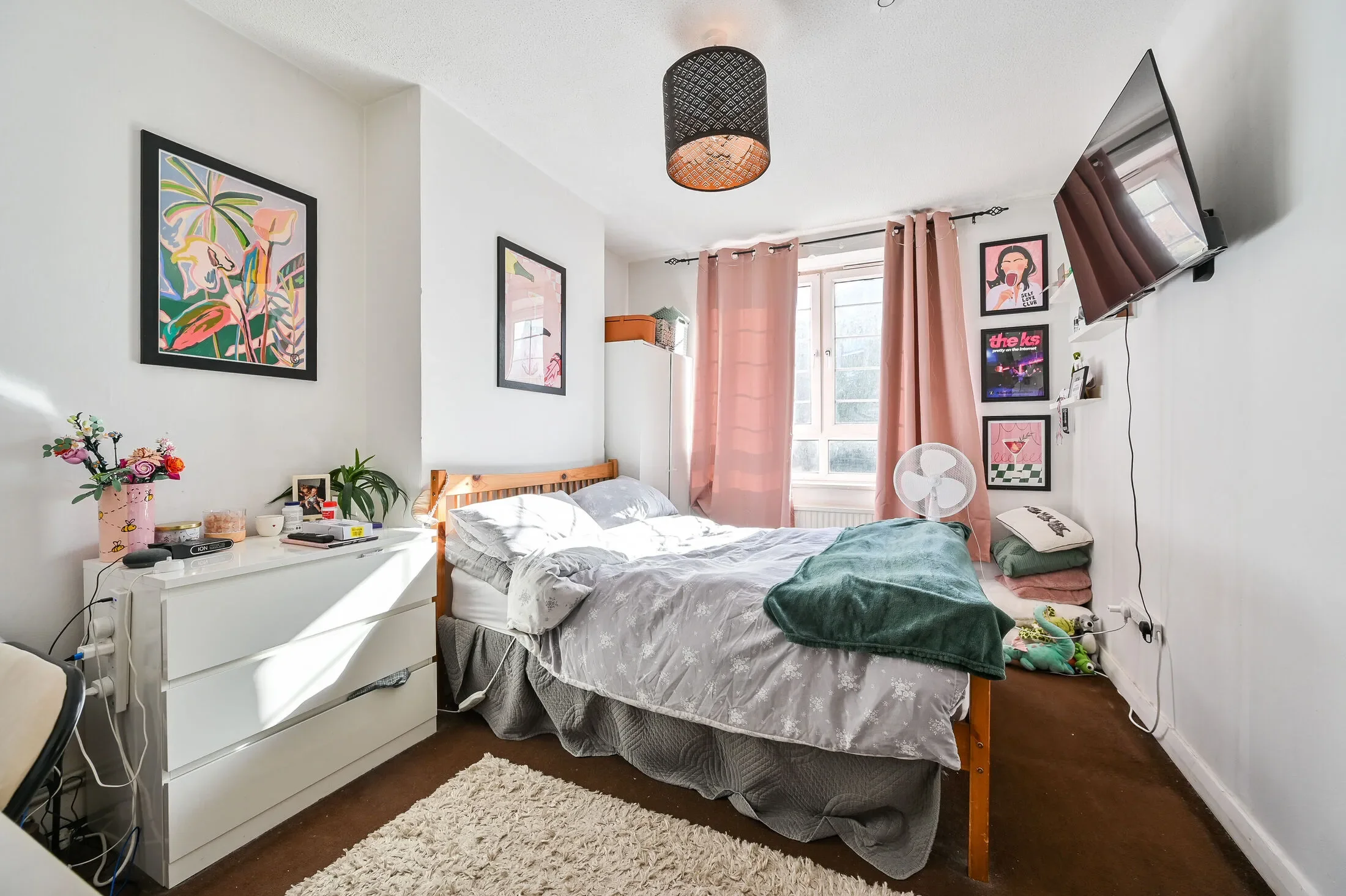 Flat Pump House Close in Greater London