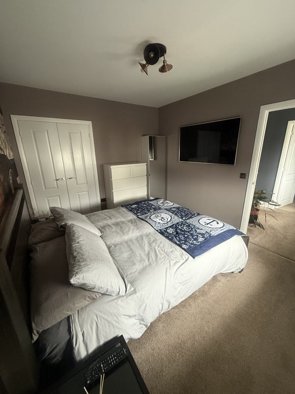 Room Raeswood Crescent in Glasgow
