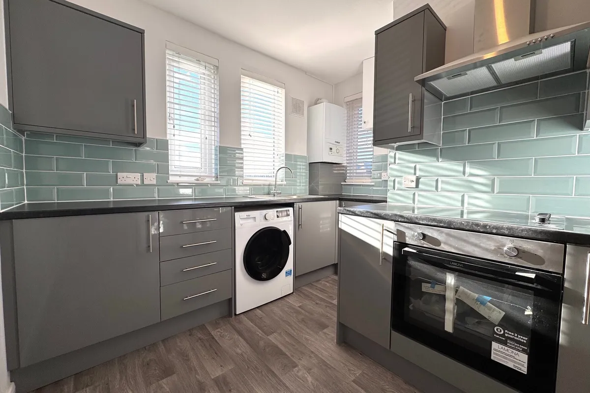 Flat Gilda Crescent in Wealden