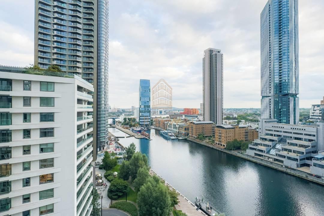 Flat Park Drive in Greater London
