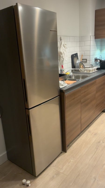 Room Barking Road in Greater London