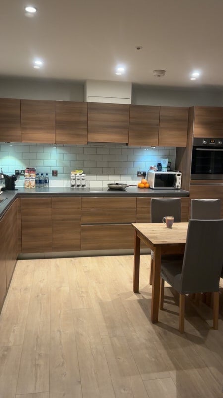 Room Barking Road in Greater London
