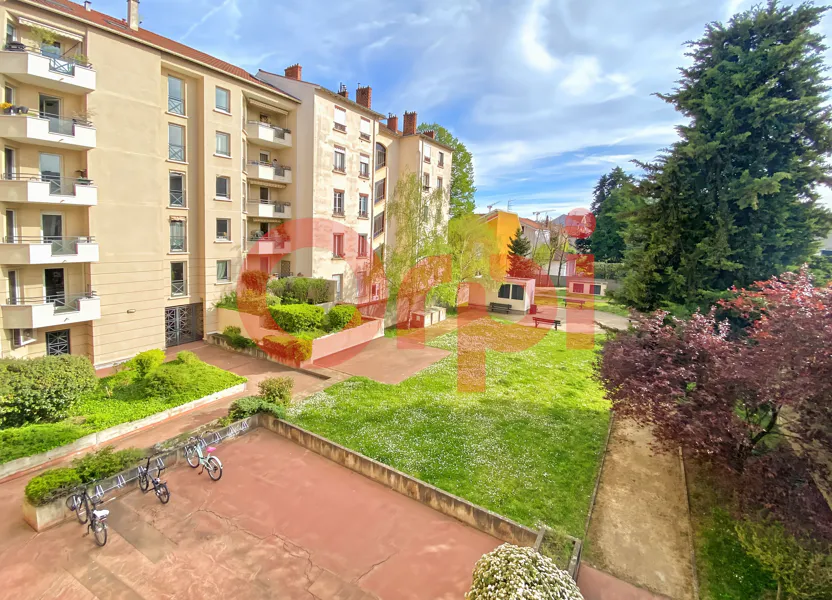 Chambre Avenue des Frères Lumière à Lyon
