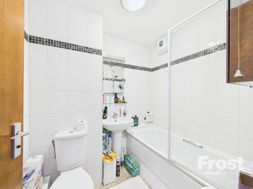 Flat The Oaks in Borough of Spelthorne