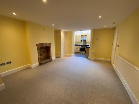 Flat Warwick Street in Rugby