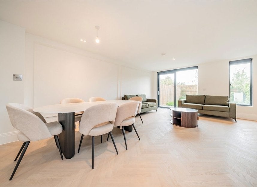 House Bryanston Close in Greater London
