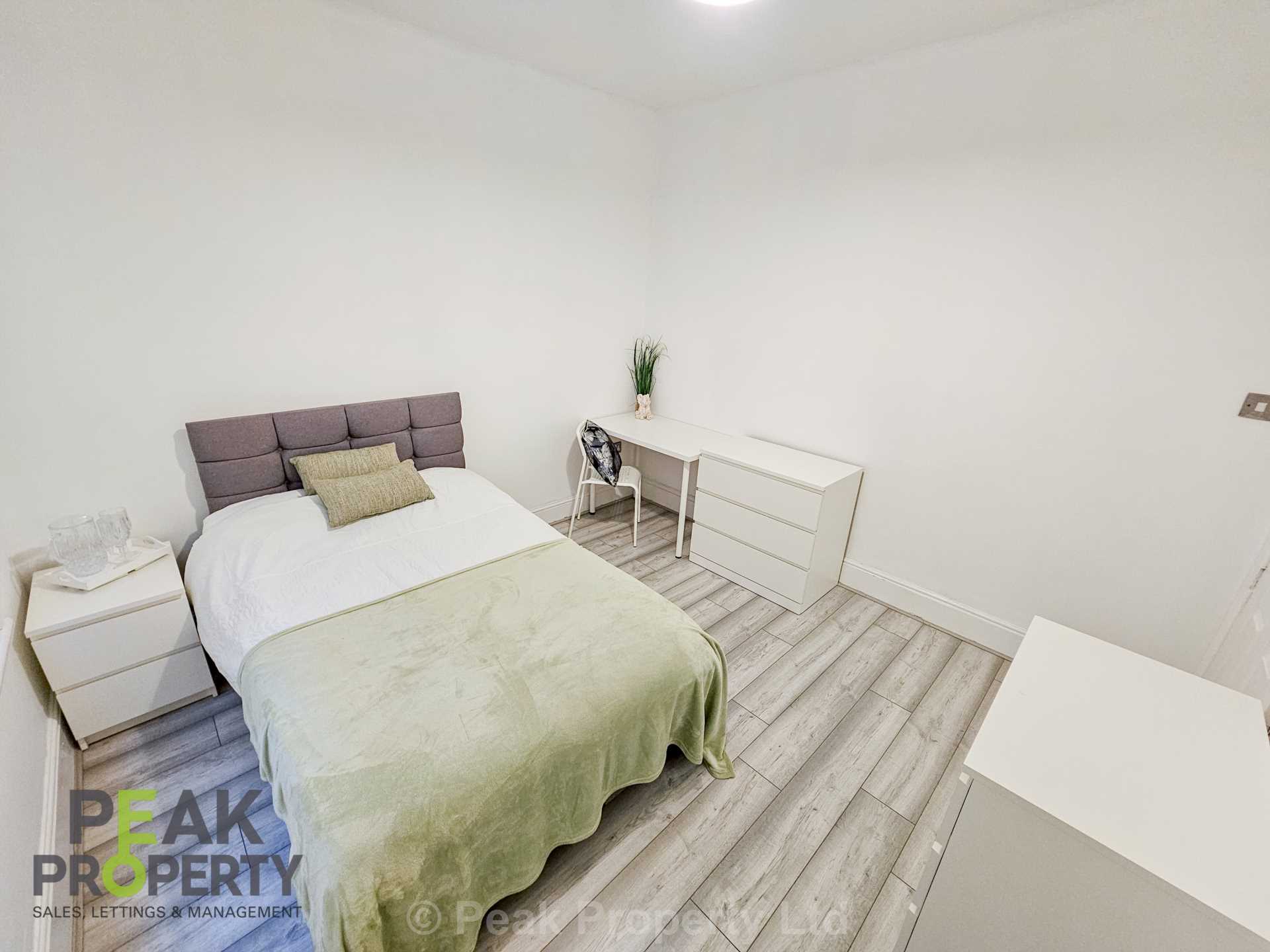 Room Napier Avenue in Southend-on-Sea