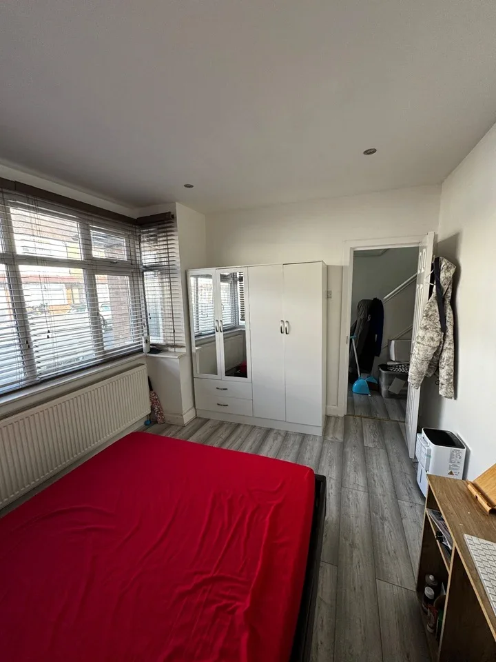 Room Tiverton Road in Greater London